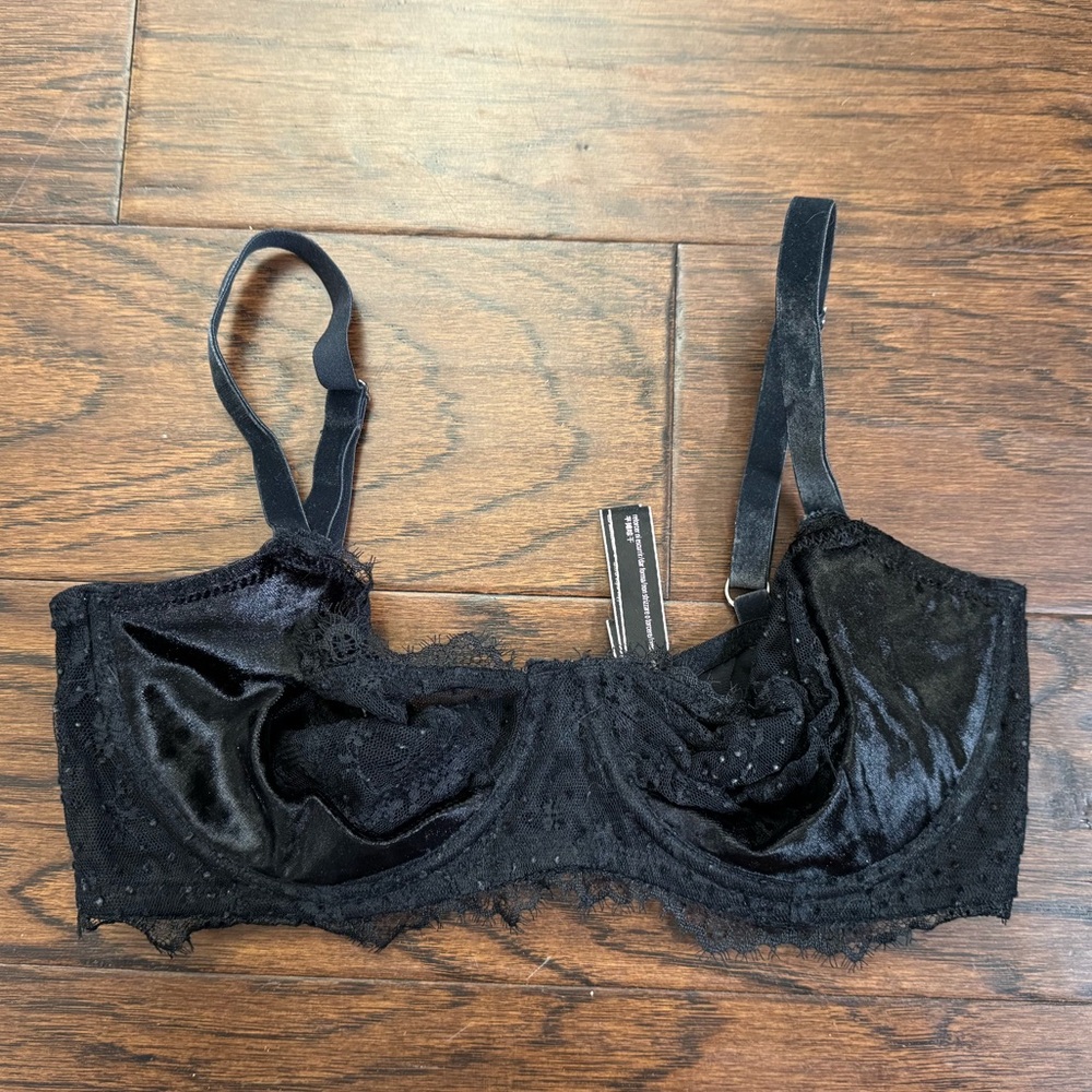 Victoria’s Secret very sexy unlined Demi underwire velvet lace bra